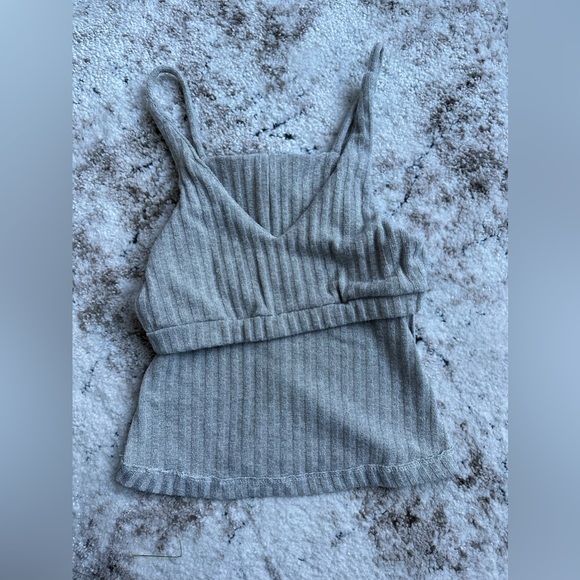 Grey knit crop tank - Picture 2 of 2